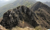 22 Le tormentate coste del Monte Ocone.